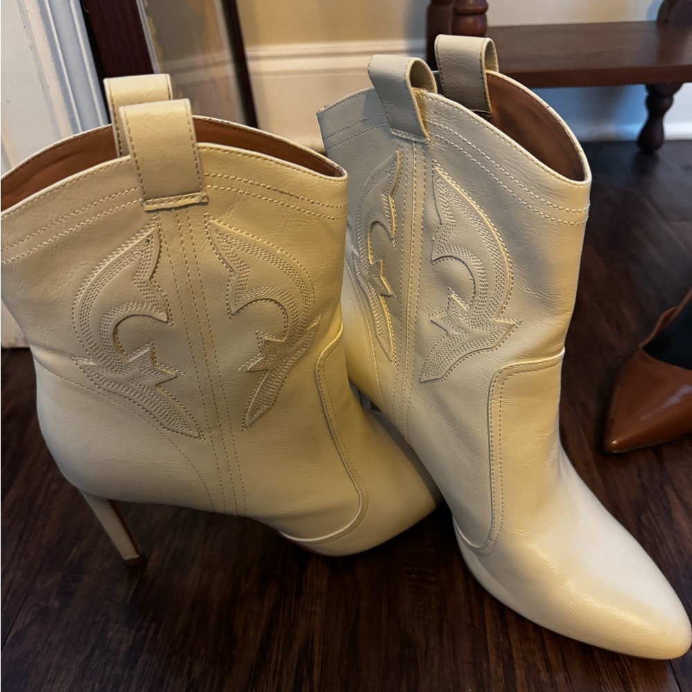 BCBG NEXT GENERATION HIGH HEEL COWBOY BOOT
